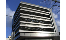 Το πενταώροφο κτίριο του αρχιτέκτονα Νίκου Π. Κουκουράκη ανήκει στα 108 GREEN GOOD DESIGN 2009