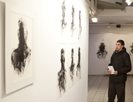 “Μαύρα κεφάλια” / Ατομική έκθεση του ζωγράφου Αντώνη Γιακουμάκη